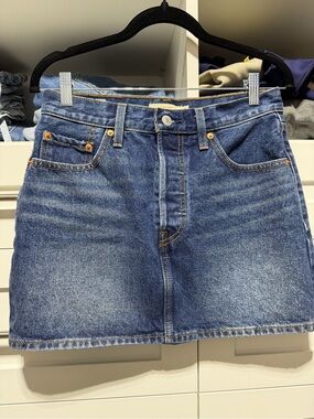 Levi’s ICON Denim Skirt